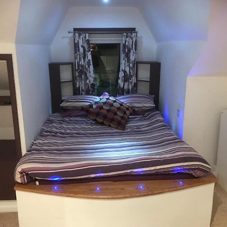Top Floor In Beautiful Home เวย์มัธ ภายนอก รูปภาพ