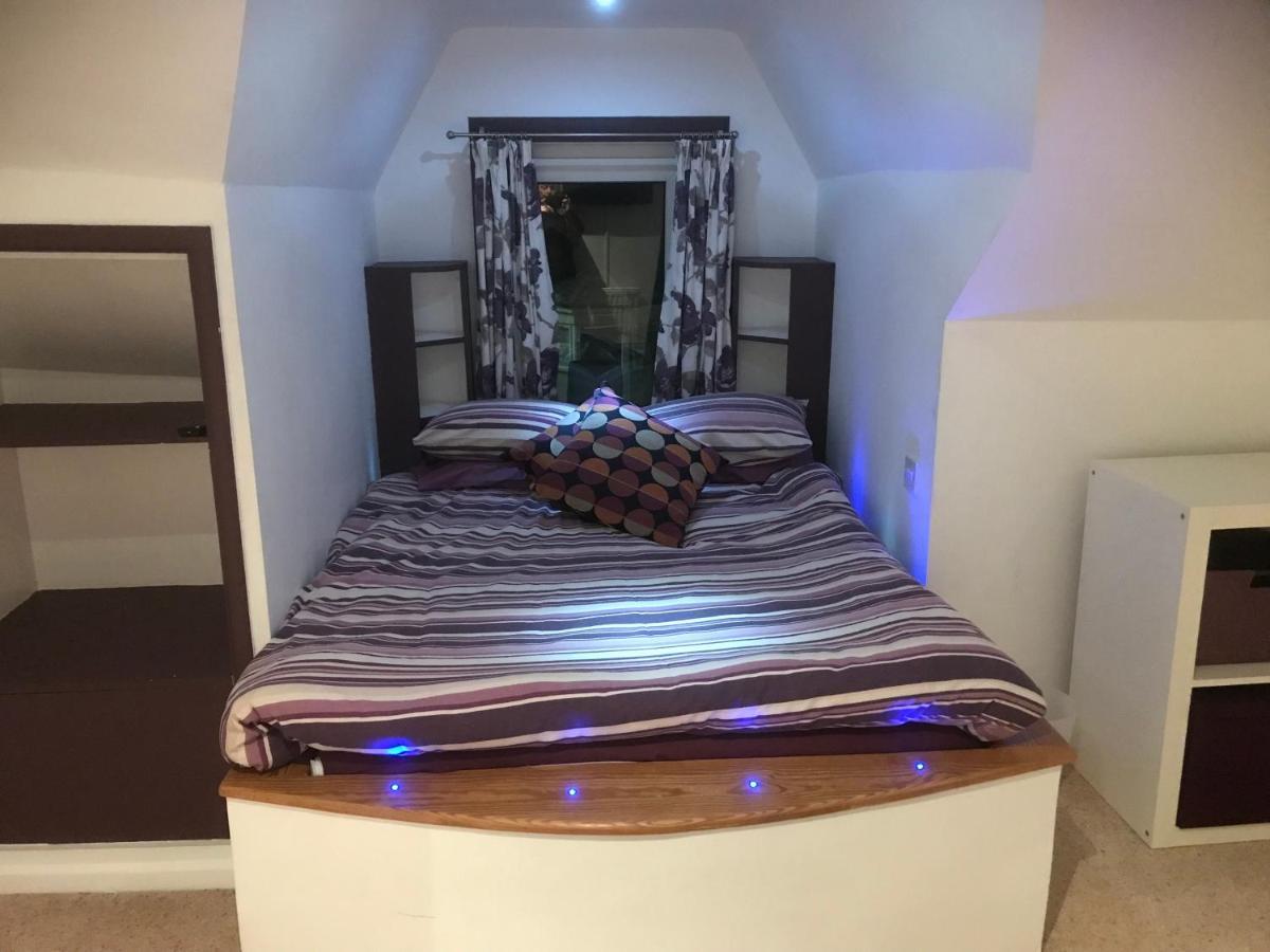 Top Floor In Beautiful Home เวย์มัธ ภายนอก รูปภาพ