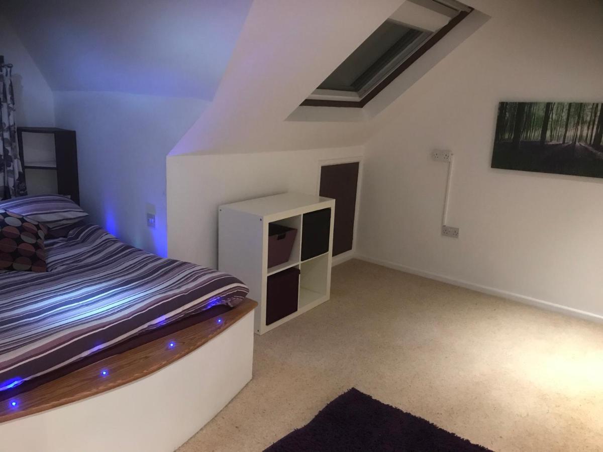 Top Floor In Beautiful Home เวย์มัธ ภายนอก รูปภาพ